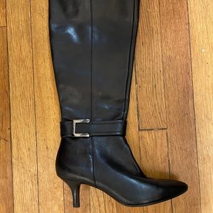 Anne Klein black leather boots with plaid lining and low heel. Sz 8.5M